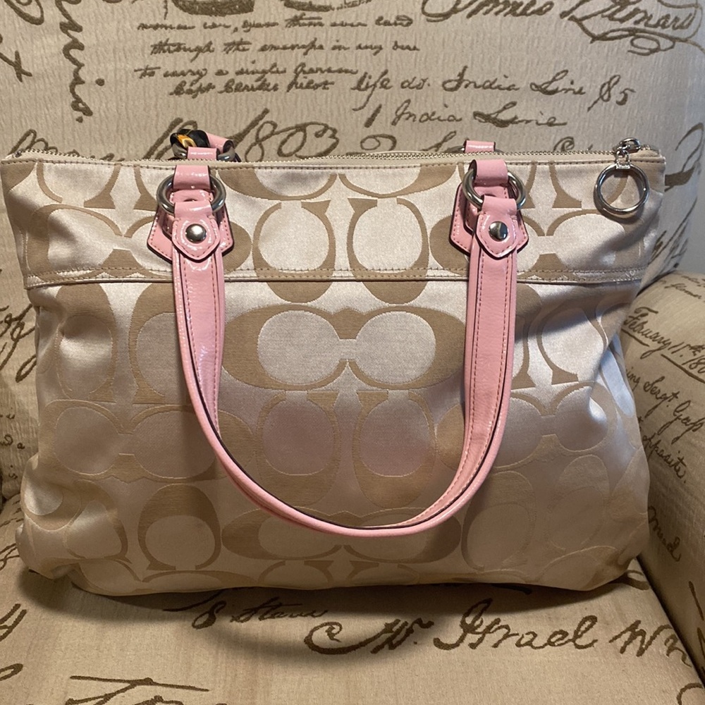 Coach - Picture 4 of 9